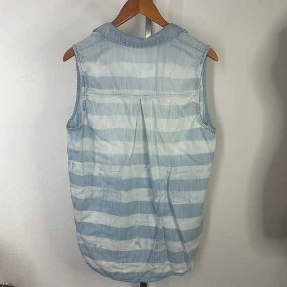 Bella Dahl light blue striped tencel sleeveless button down blouse size large - Picture 4 of 6